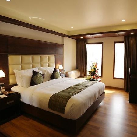 Hotel Ch2 Srīnagar Extérieur photo