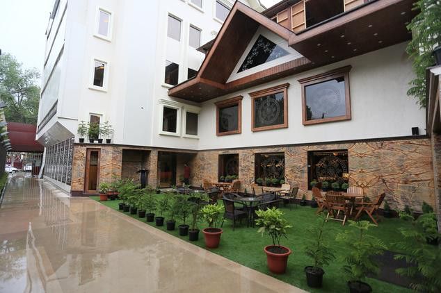 Hotel Ch2 Srīnagar Extérieur photo